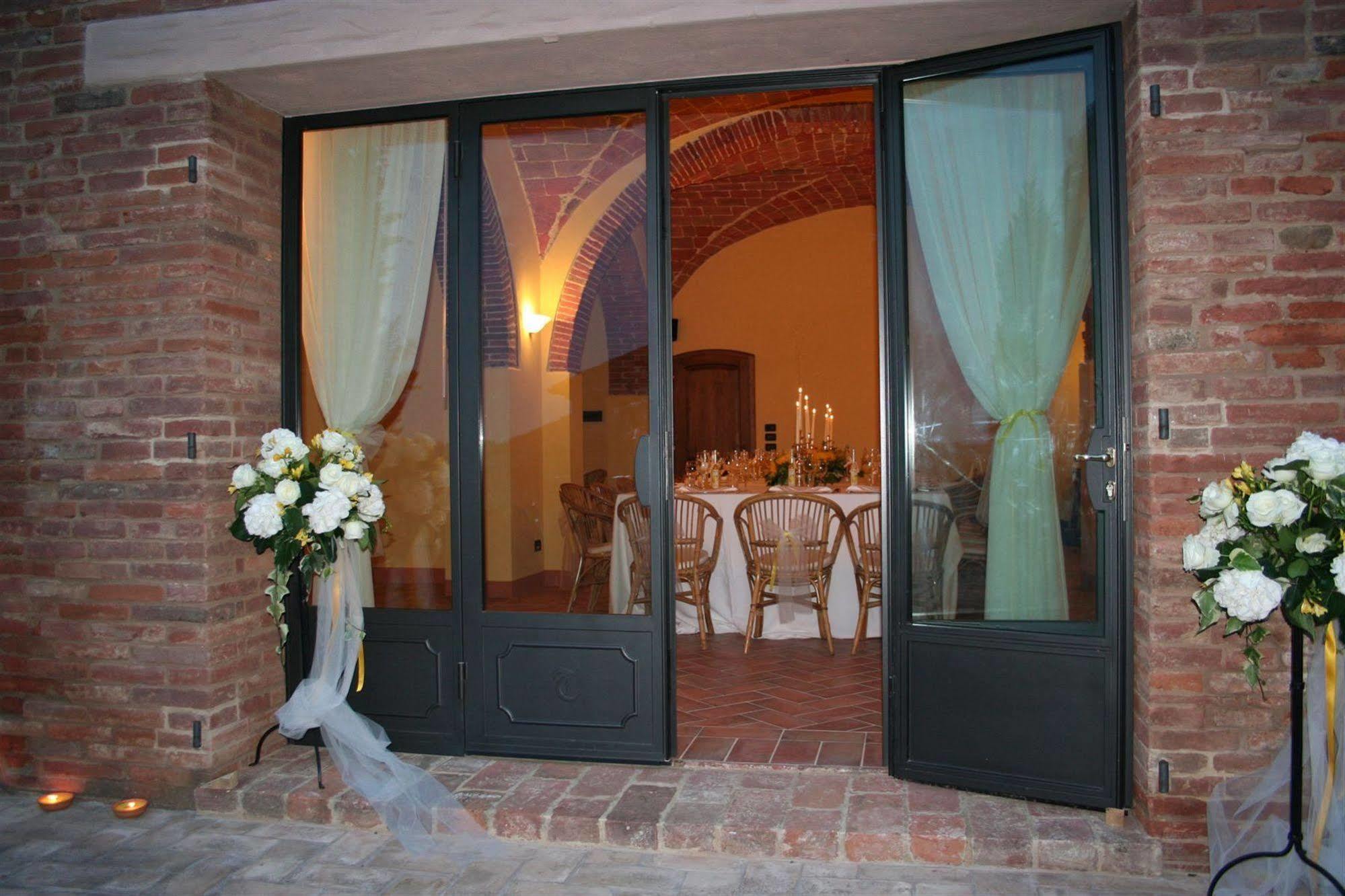 Agriturismo Terra Rossa Valiano Luaran gambar