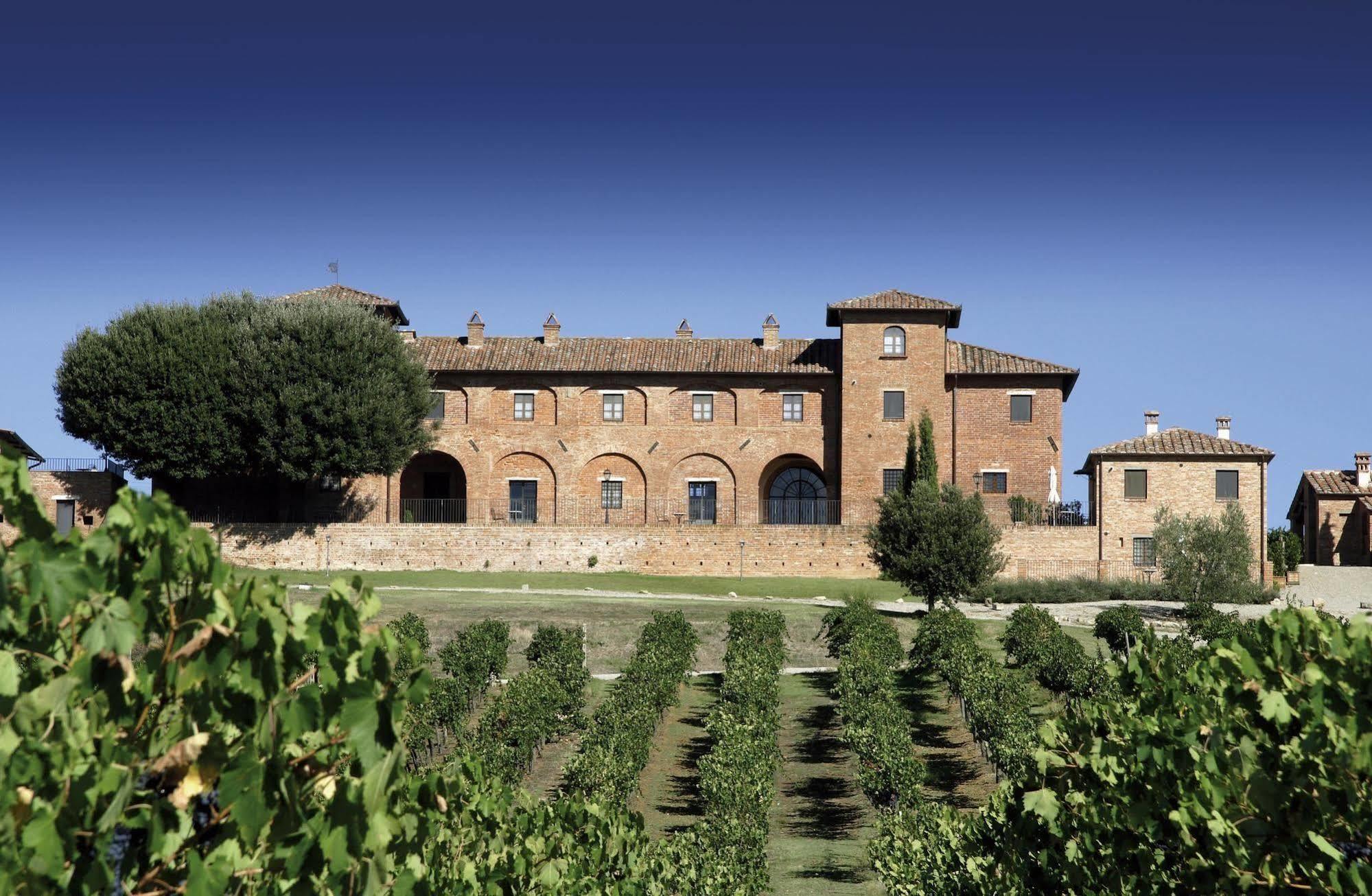 Agriturismo Terra Rossa Valiano Luaran gambar